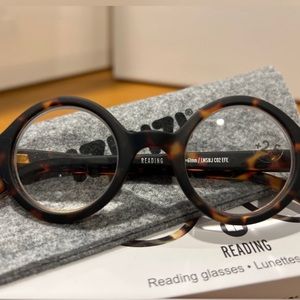 Izipizi French reading glasses 2.5 strength